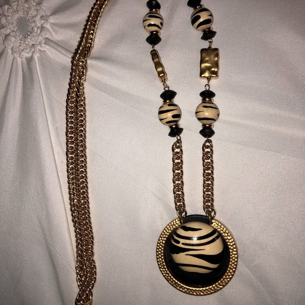 Le Chateau Necklace ✨